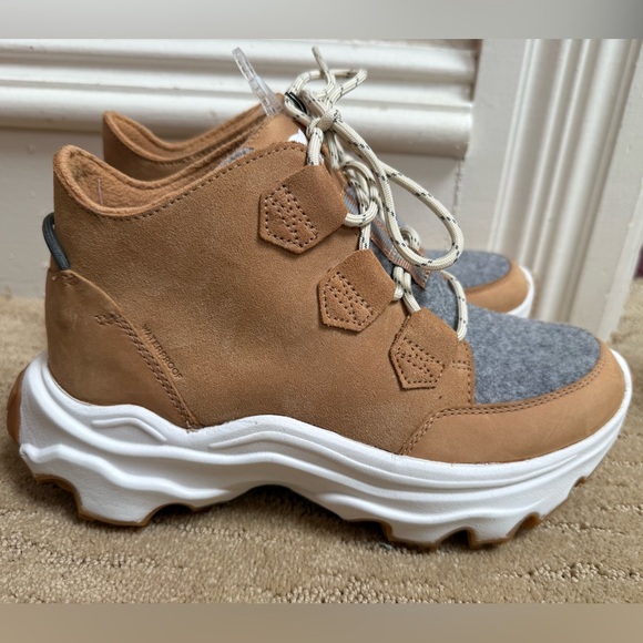 NWOT Sorel Women’s Kinetic Breakthru Caribou Waterproof Boot, Size 7.5 - Picture 2 of 7